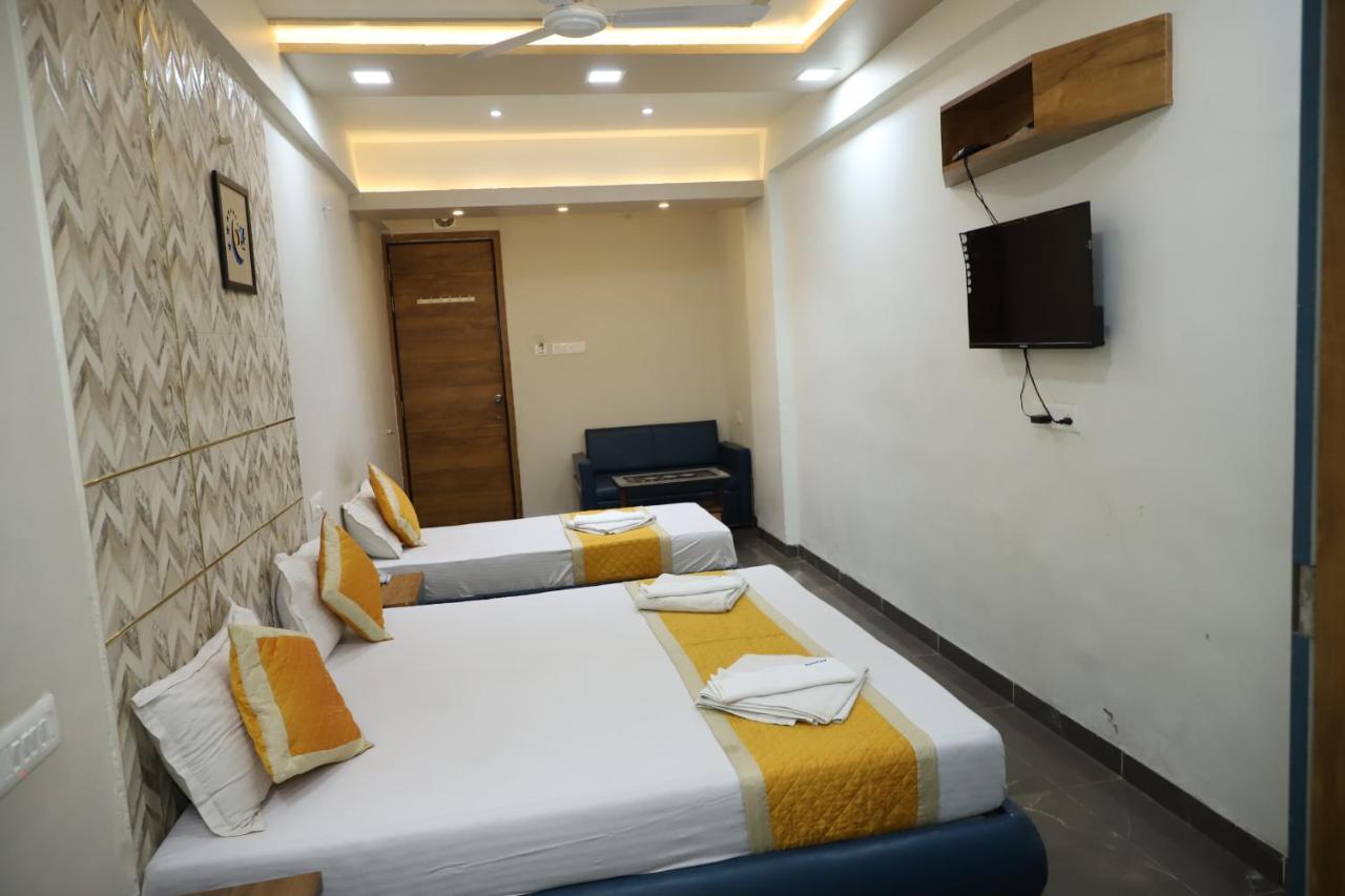 Hotel Dolphin Residency Pātan المظهر الخارجي الصورة