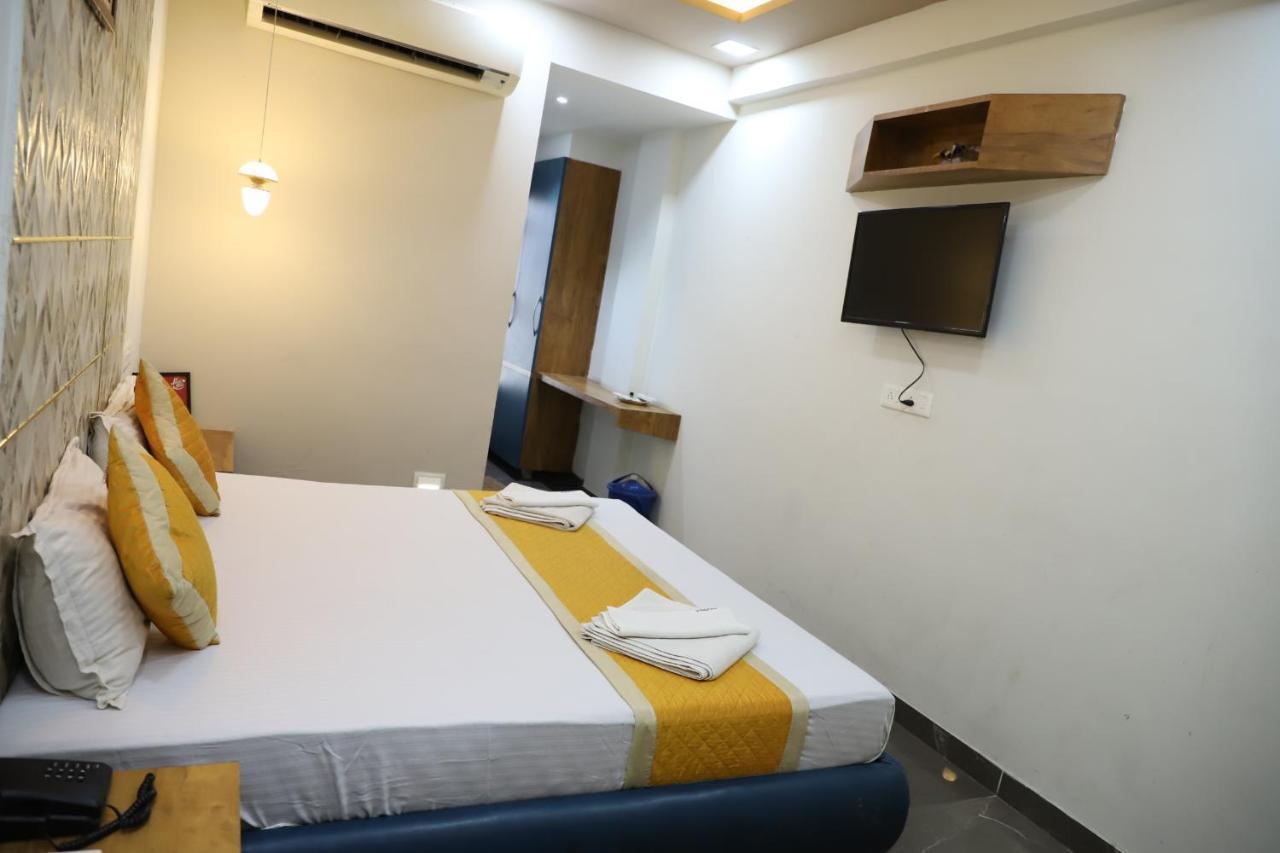 Hotel Dolphin Residency Pātan المظهر الخارجي الصورة