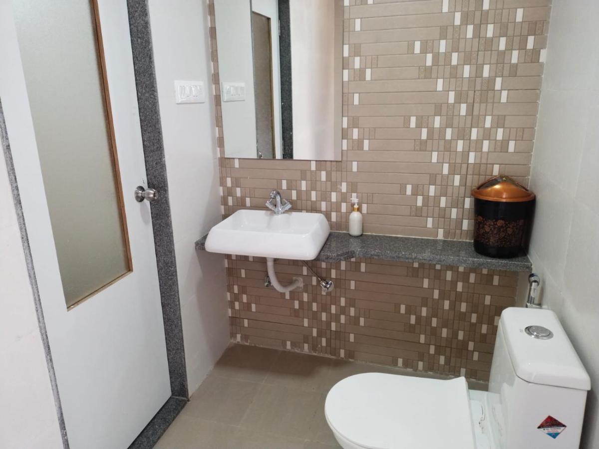 Hotel Dolphin Residency Pātan المظهر الخارجي الصورة