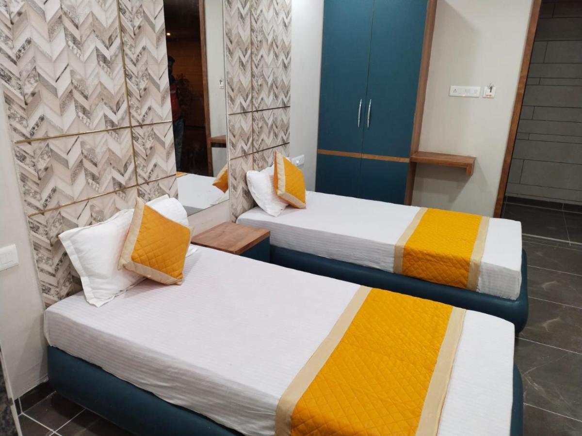 Hotel Dolphin Residency Pātan المظهر الخارجي الصورة