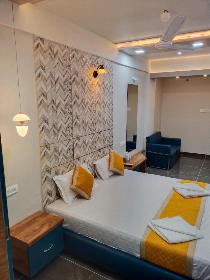Hotel Dolphin Residency Pātan المظهر الخارجي الصورة