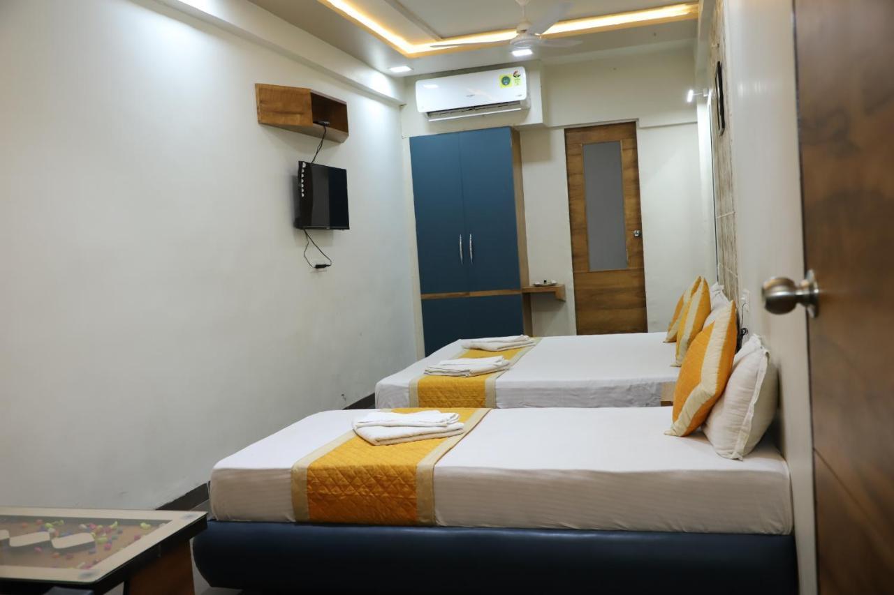 Hotel Dolphin Residency Pātan المظهر الخارجي الصورة