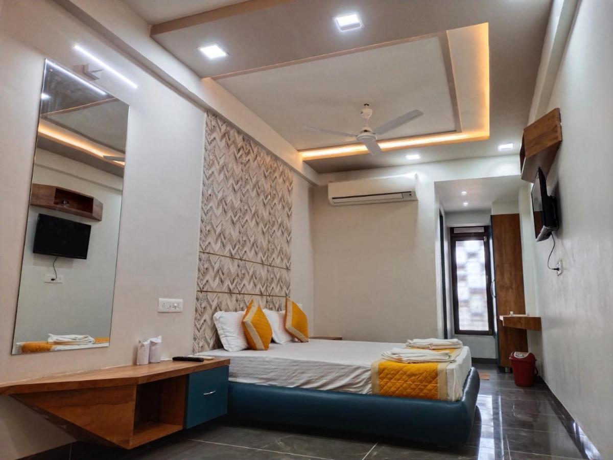 Hotel Dolphin Residency Pātan المظهر الخارجي الصورة