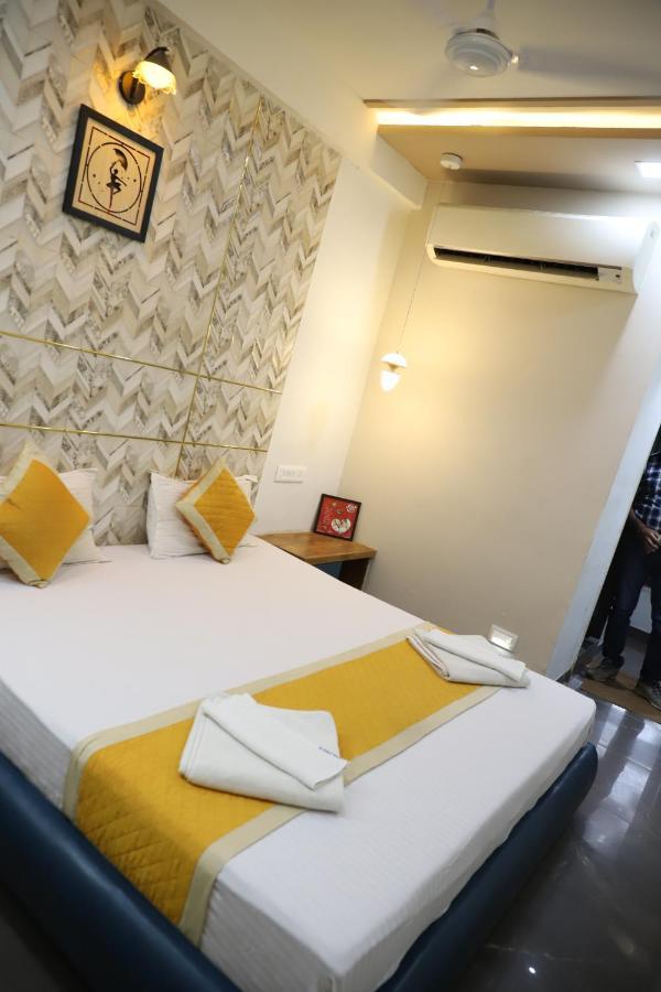 Hotel Dolphin Residency Pātan المظهر الخارجي الصورة