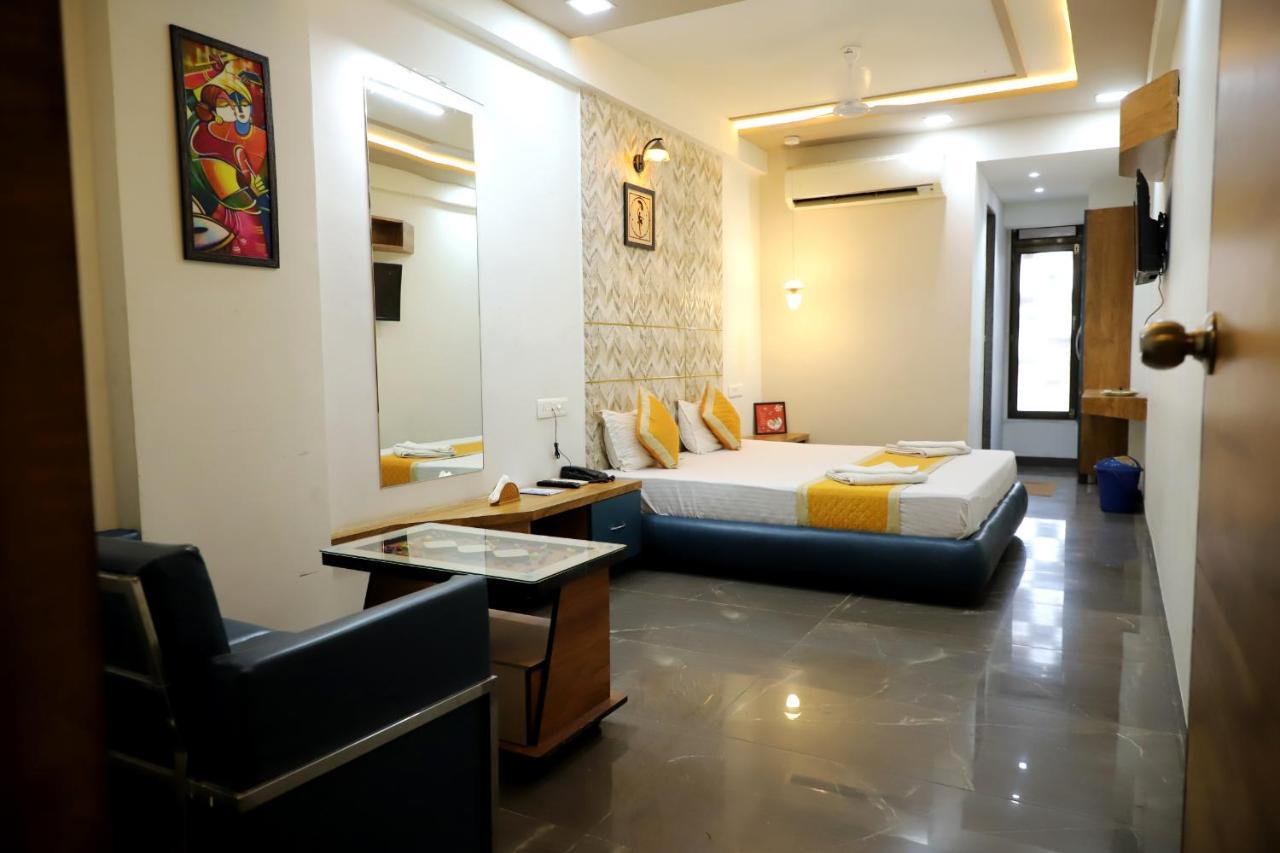 Hotel Dolphin Residency Pātan المظهر الخارجي الصورة