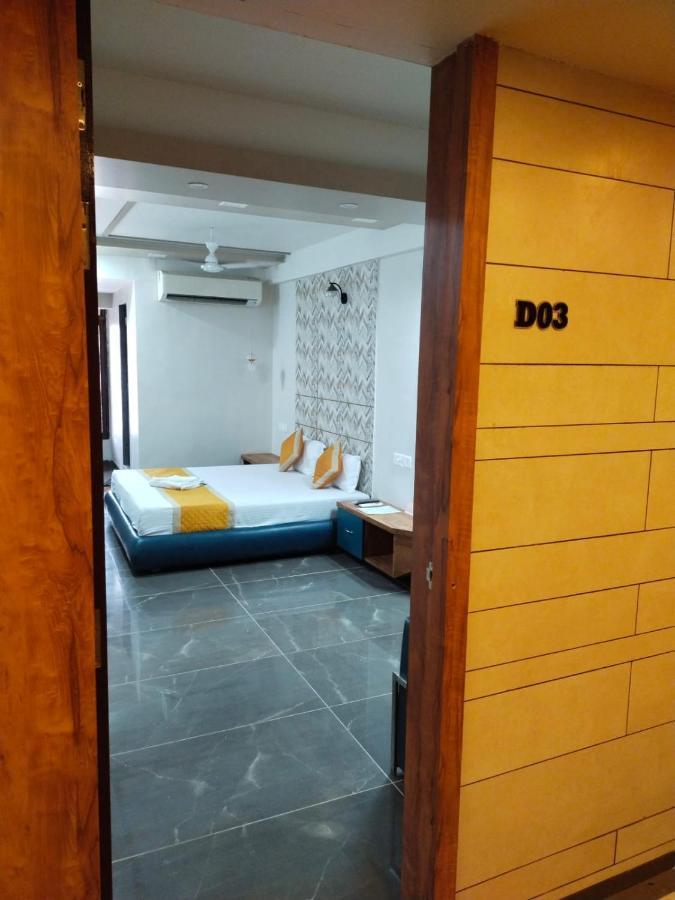 Hotel Dolphin Residency Pātan المظهر الخارجي الصورة